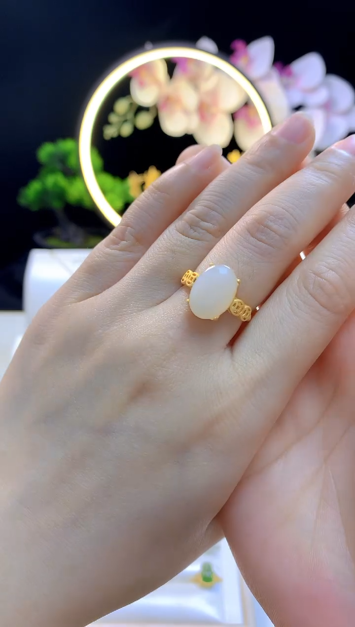 和田玉戒指银S925镶嵌白玉鸽子蛋戒指