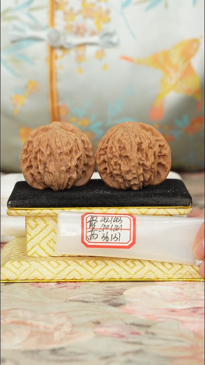 【闪购商品】文玩核桃把件一代楼