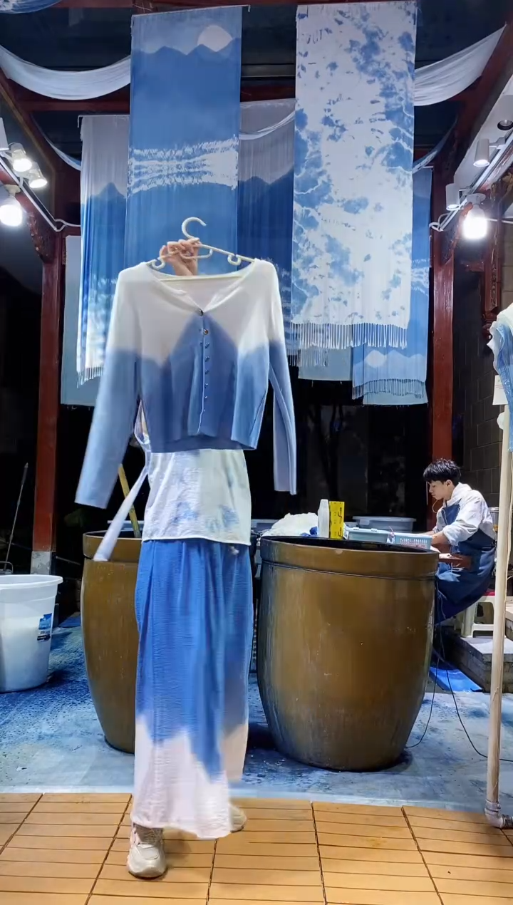 云浅蓝深 扎染服装  小金扣针织外搭 064