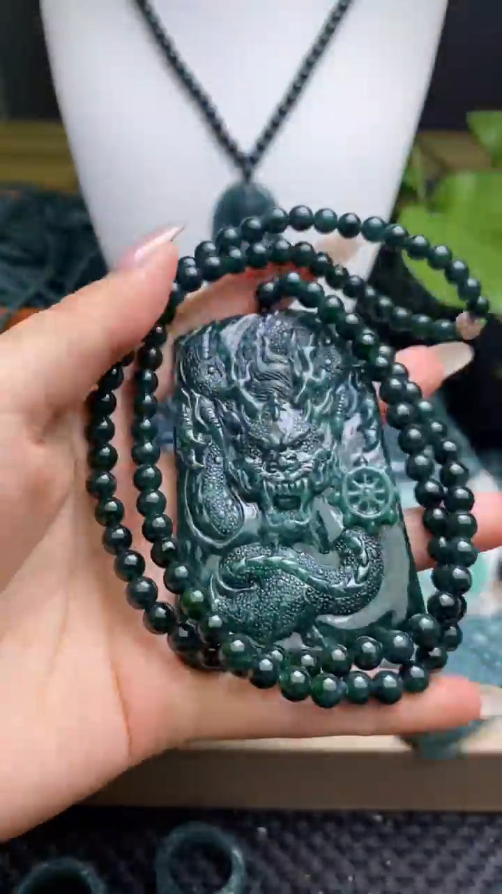 【闪购商品】翡翠未镶嵌颈饰            