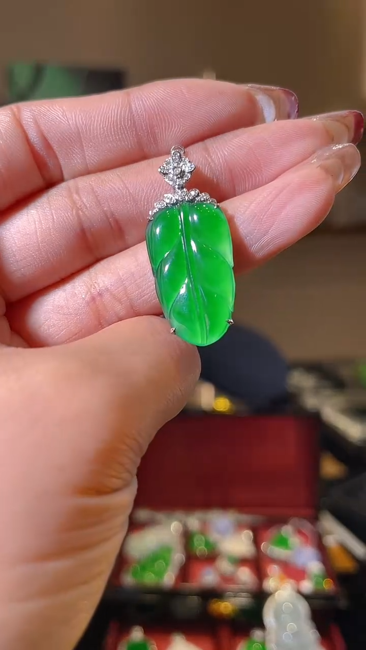 【闪购商品】翡翠吊坠(不含链)18K金镶嵌天然翡翠A货