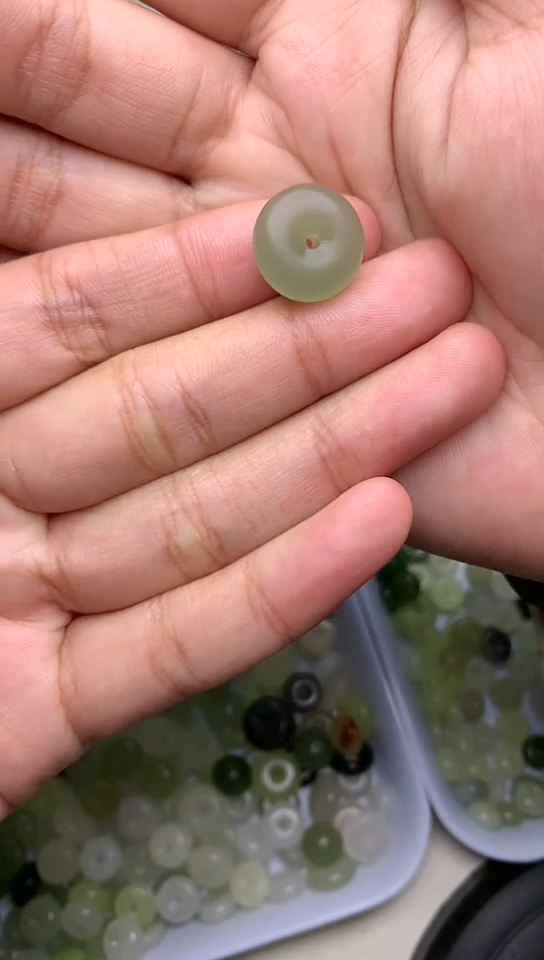 颈饰未镶嵌和田玉卡14 平安扣