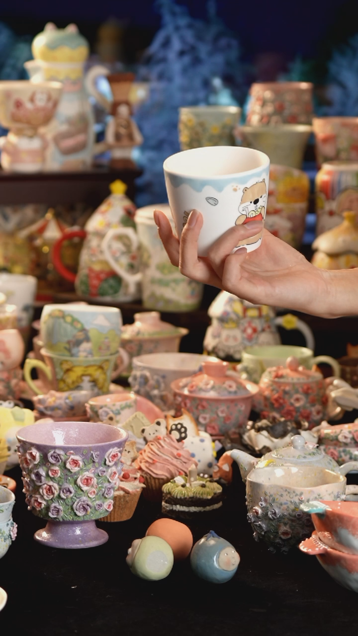 摆件陶景德镇釉下彩手绘设计师款陶瓷