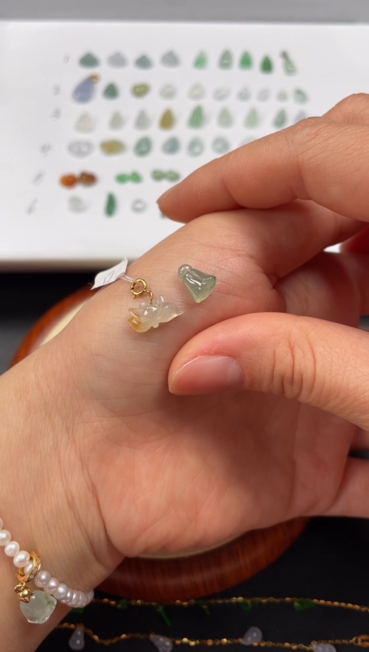 套链18K金镶嵌翡翠谯****?2个JK201