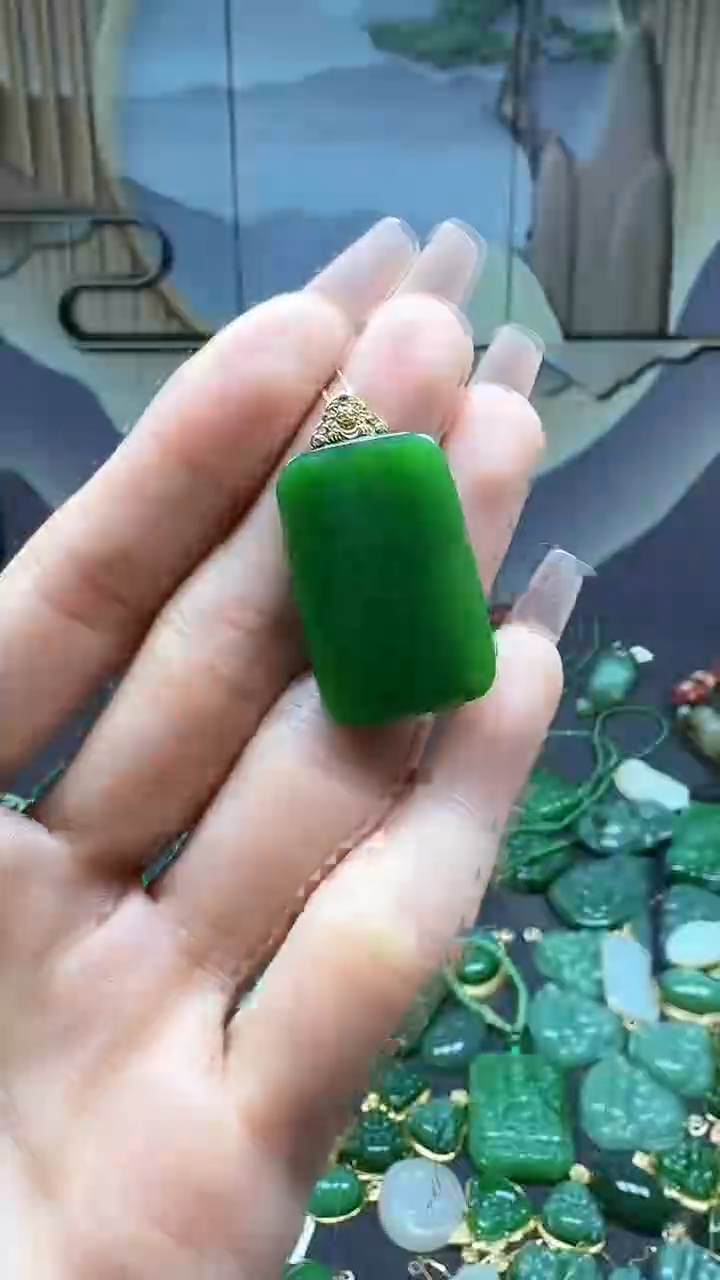 【闪购商品】和田玉挂件18K金镶嵌1