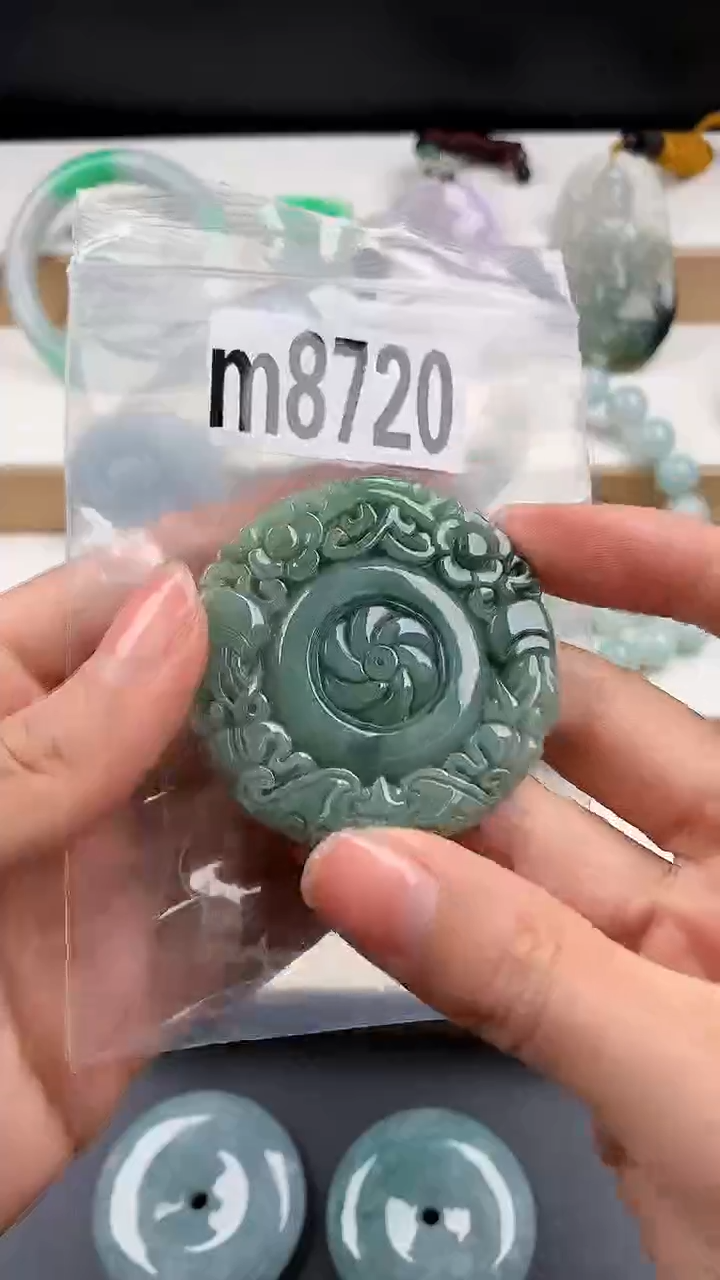 颈饰未镶嵌翡翠天然翡翠吊坠挂件