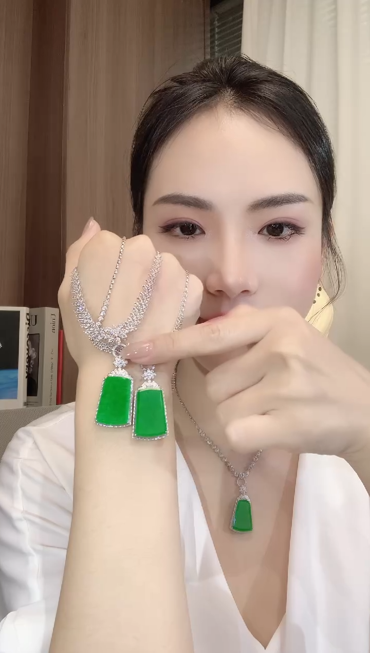 翡翠18K金镶嵌吊坠(不含链)A37 多样性发一件