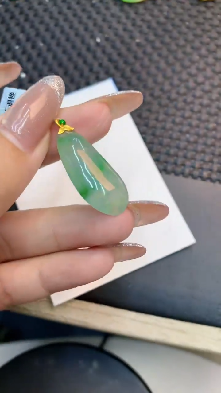 颈饰18K金镶嵌翡翠1