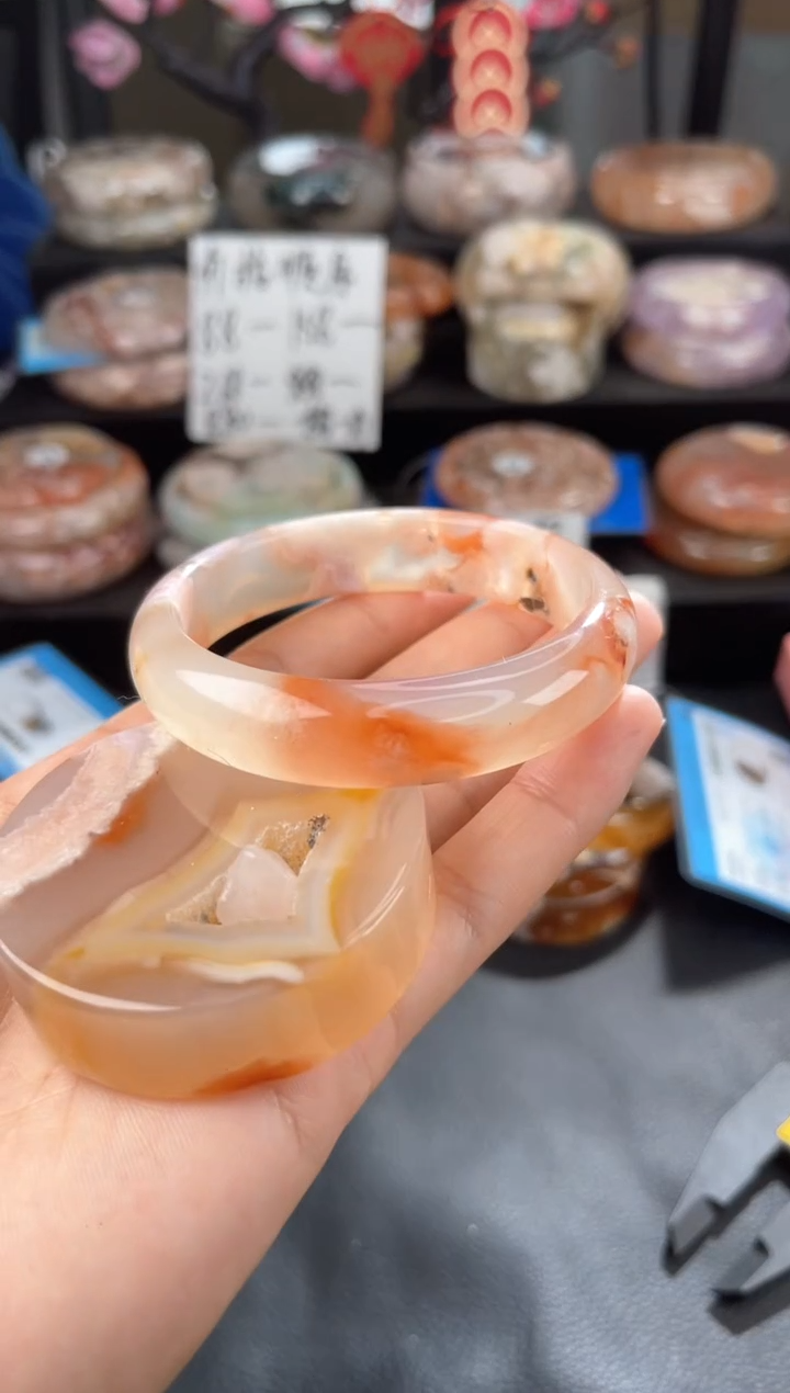 【闪购商品】石英质玉手镯未镶嵌56