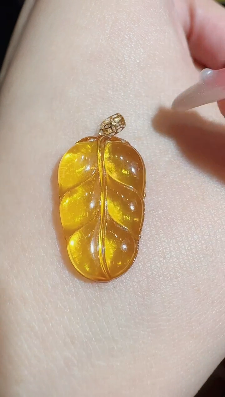 【闪购商品】琥珀吊坠(不含链)18K金镶嵌发一件