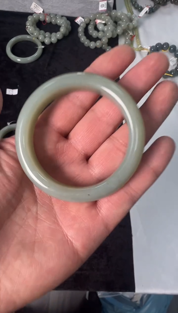 未镶嵌手镯和田玉?****?青白玉57+手镯