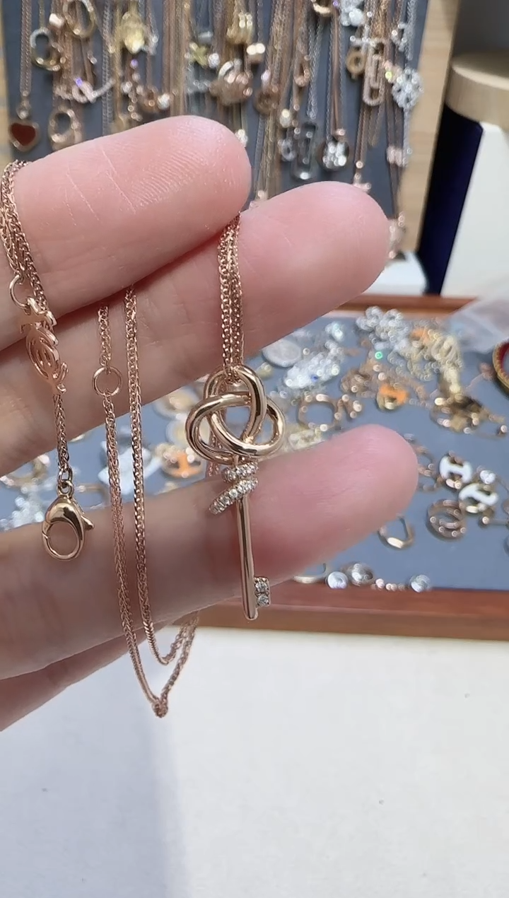 【闪购商品】钻石颈饰18K金镶嵌多样性发货发其一