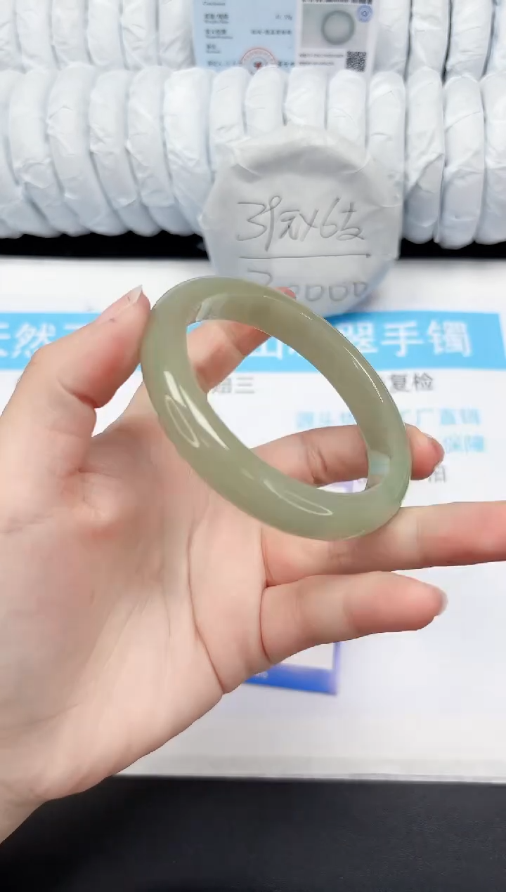 【闪购商品】石英质玉手镯未镶嵌135-59.8