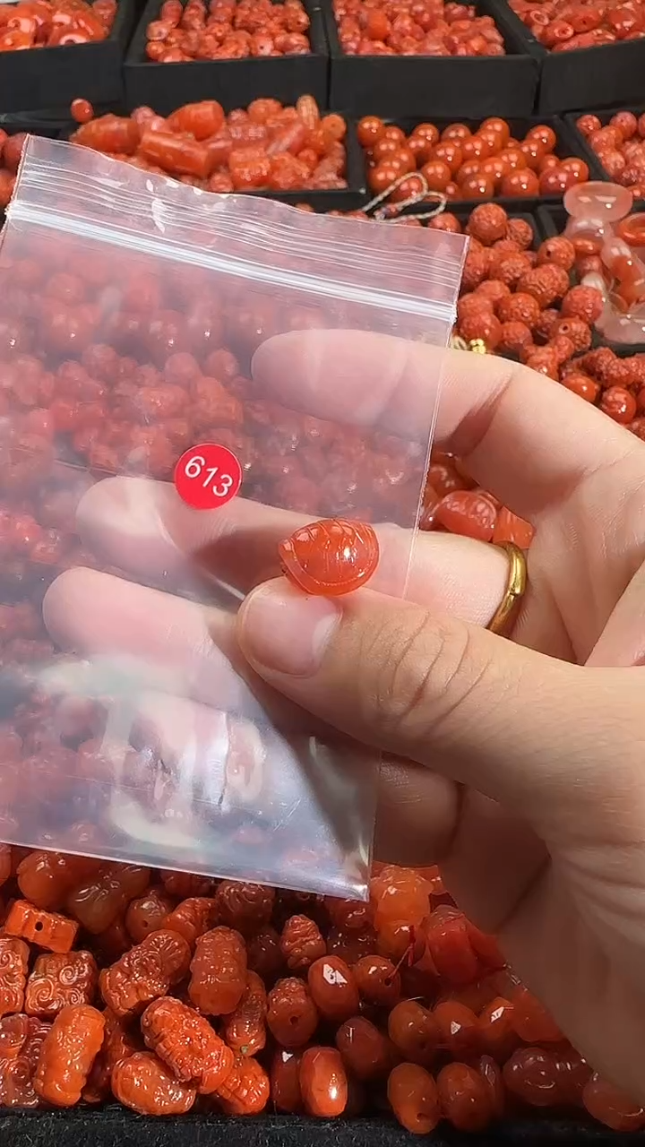 颈饰未镶嵌南红玛瑙1