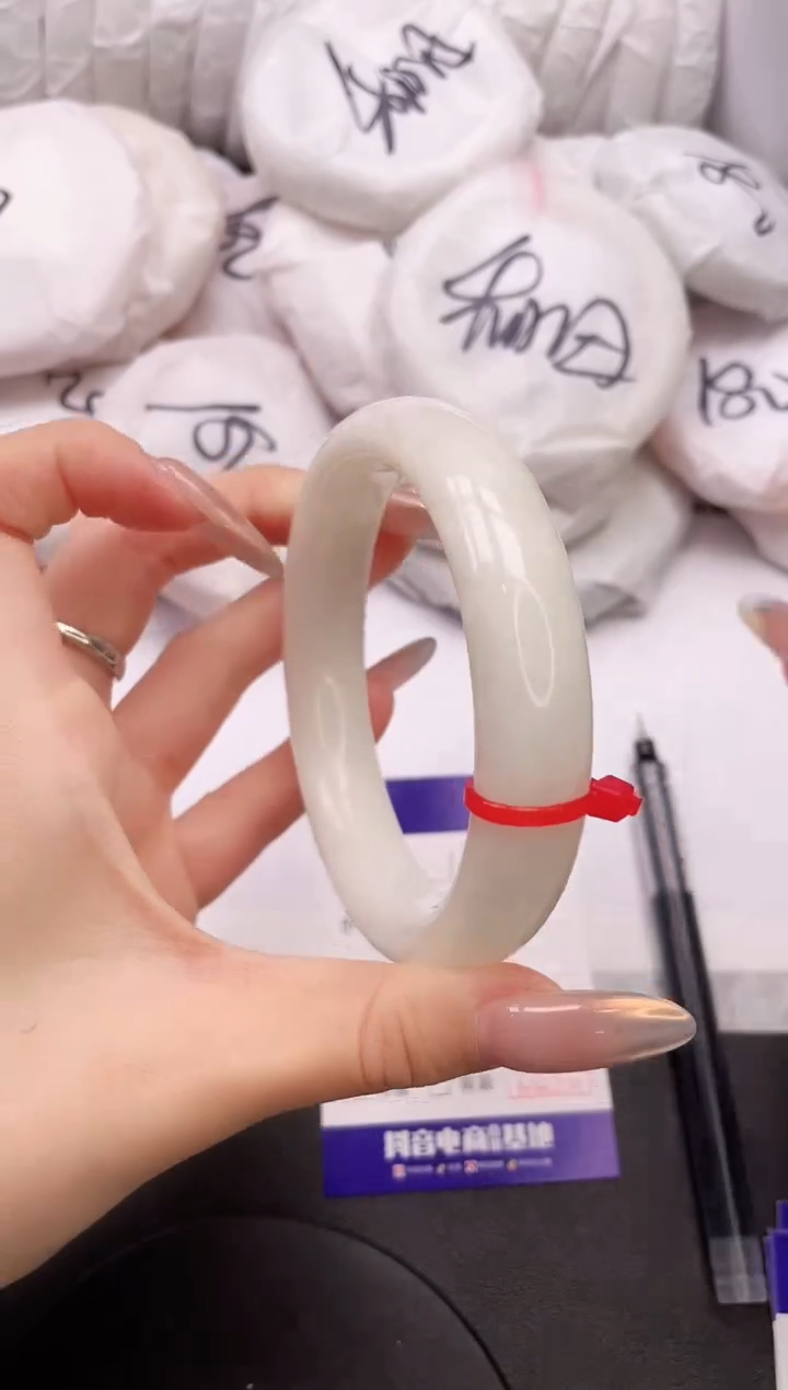 【闪购商品】和田玉手镯未镶嵌24L187-64