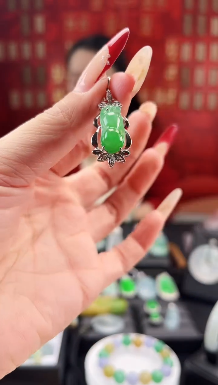 【闪购商品】翡翠颈饰18K金镶嵌吊坠