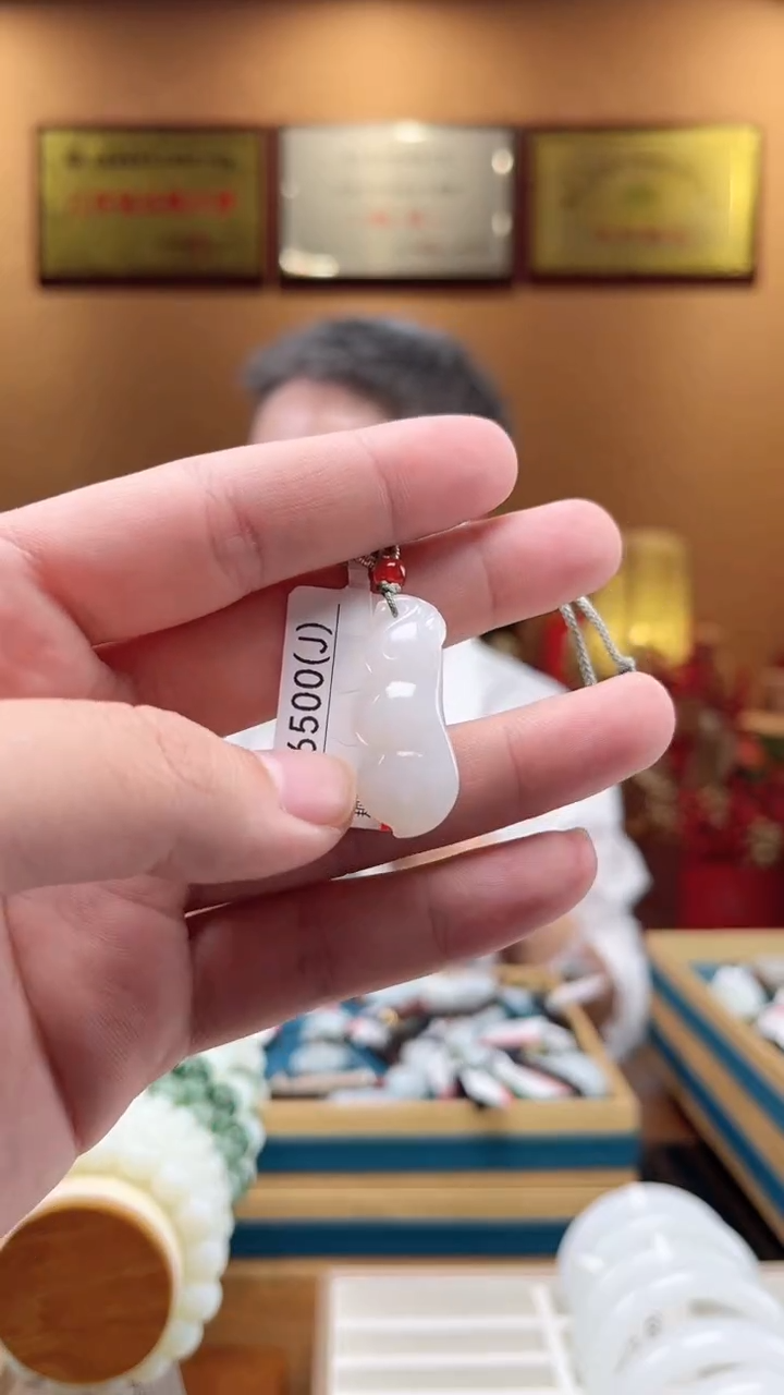 【闪购商品】和田玉吊坠未镶嵌J