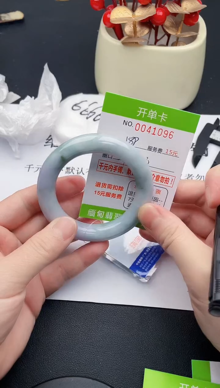 【闪购商品】96女王丽致优雅手镯时尚百搭