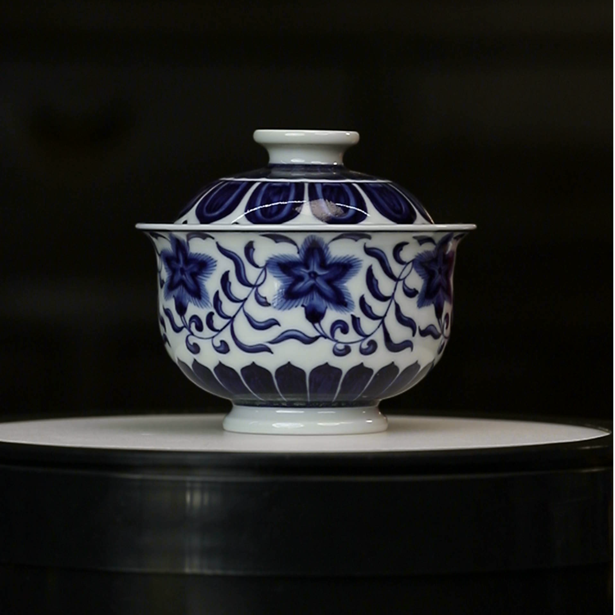 12.31a/M2B70/青花缠枝花卉纹盖碗