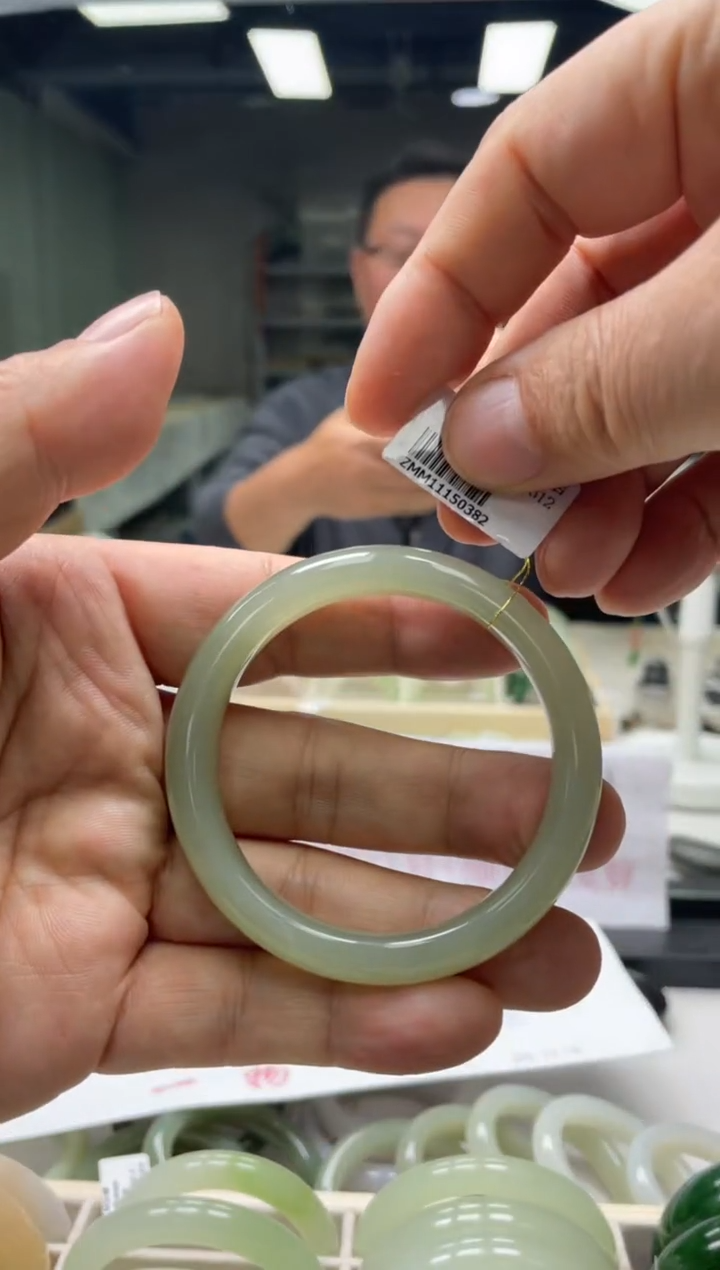 【闪购商品】和田玉手镯未镶嵌编码0382 圈口53-54