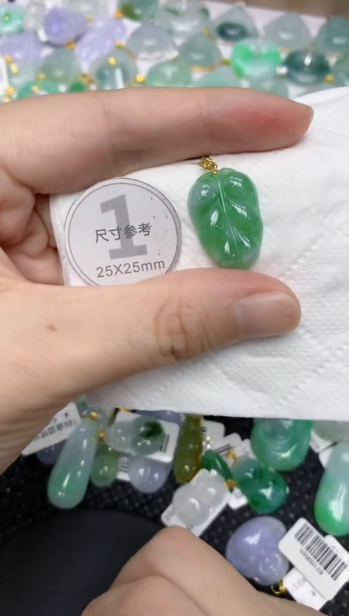 颈饰18K金镶嵌翡翠111111111