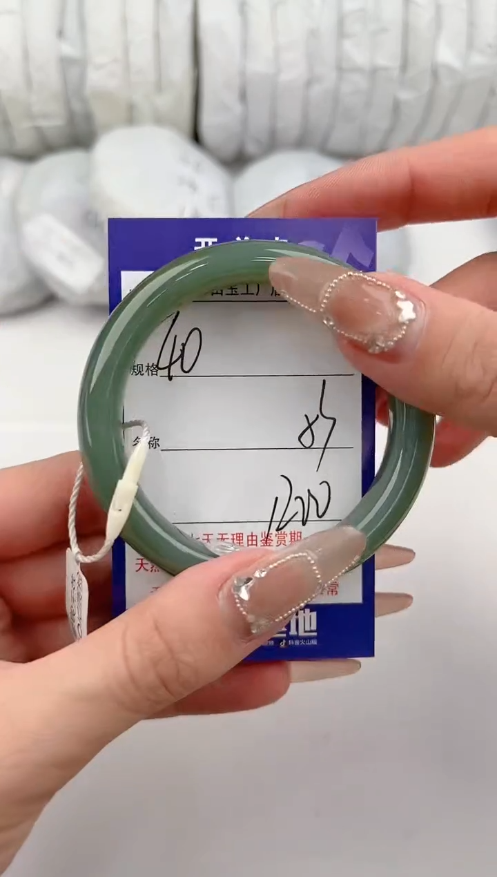 【闪购商品】和田玉手镯未镶嵌40颜色微差无瑕疵