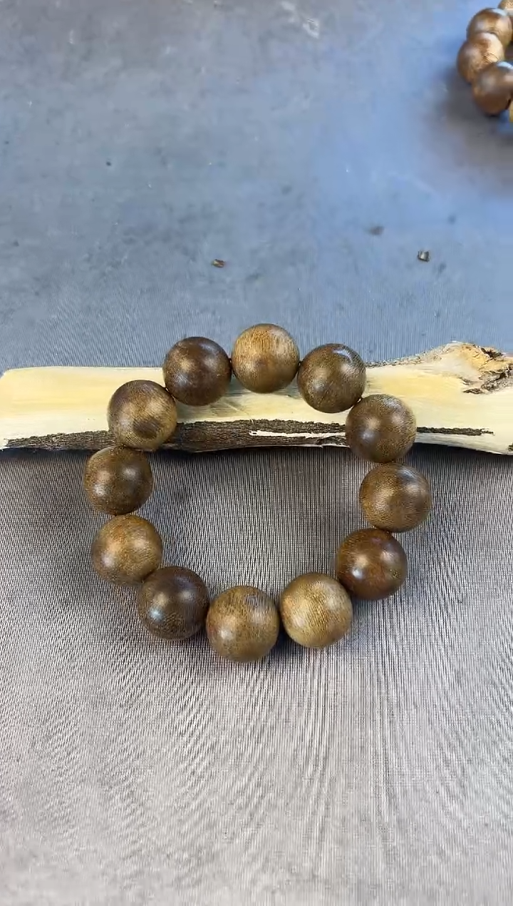 沉香沉香碎屑+芽庄白奇20圆珠单圈沉65克+多样性发一