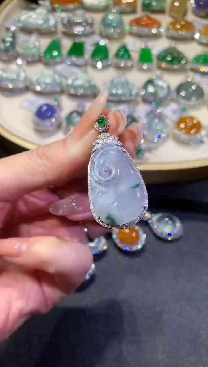 【闪购商品】翡翠吊坠(不含链)18K金镶嵌8-如意