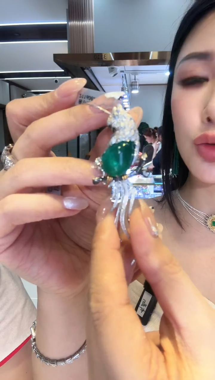 18K金镶嵌吊坠（不含链）祖母绿大证  胸针吊坠