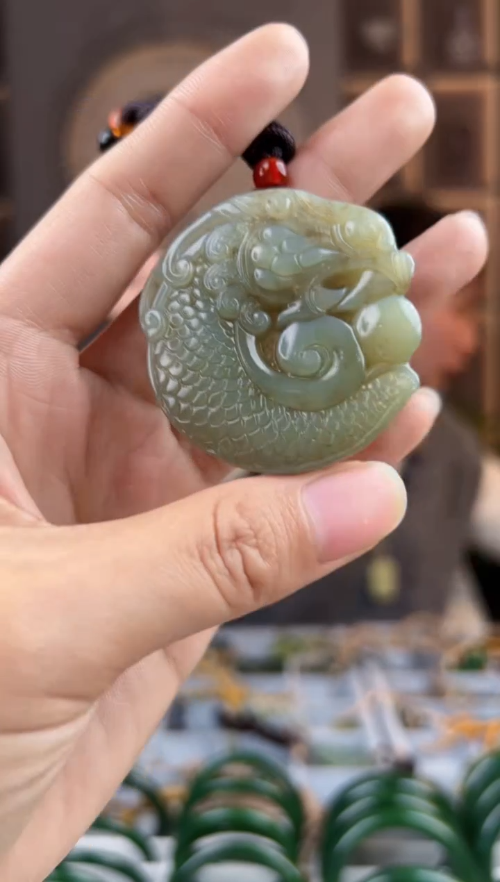 颈饰未镶嵌和田玉拍一发一，拍一发一