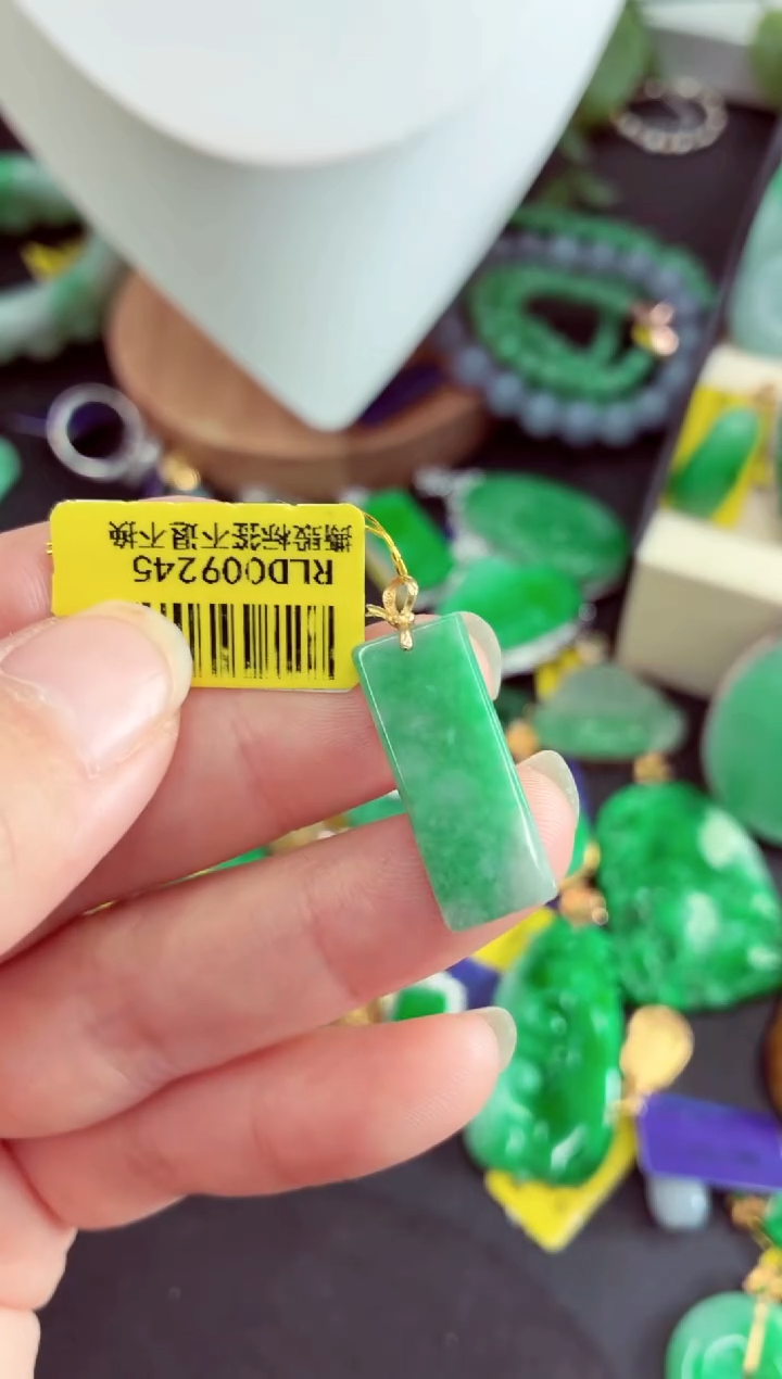 吊坠(不含链)18K金镶嵌翡翠挂件