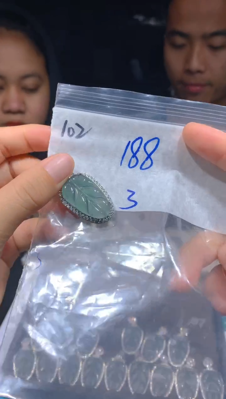 【闪购商品】定制翡翠未镶嵌102吊坠多样性拍一发一毛货定制抛光