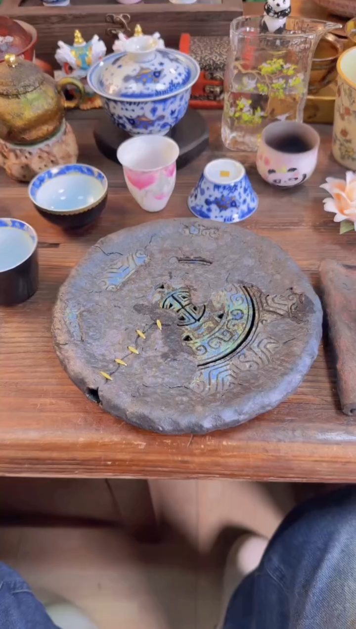 【闪购商品】景德镇手工雕刻符文蓄水四方壶承