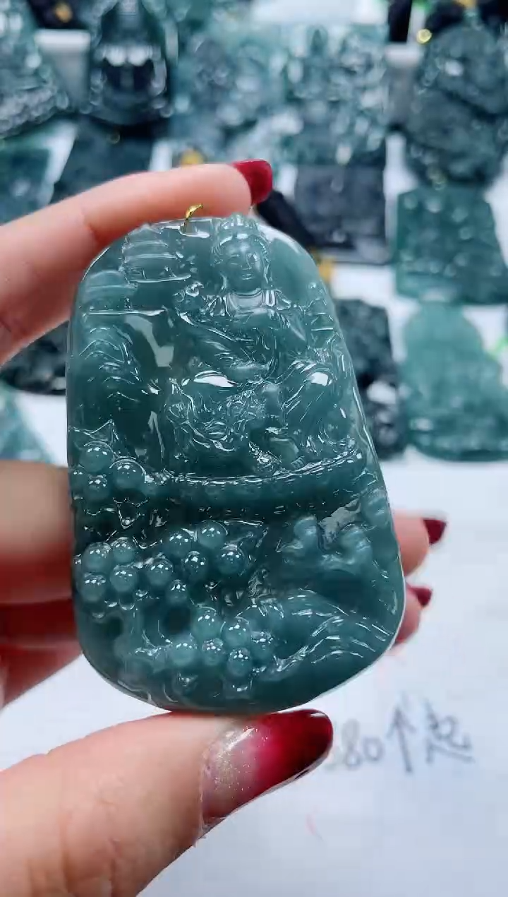 【闪购商品】翡翠颈饰未镶嵌            