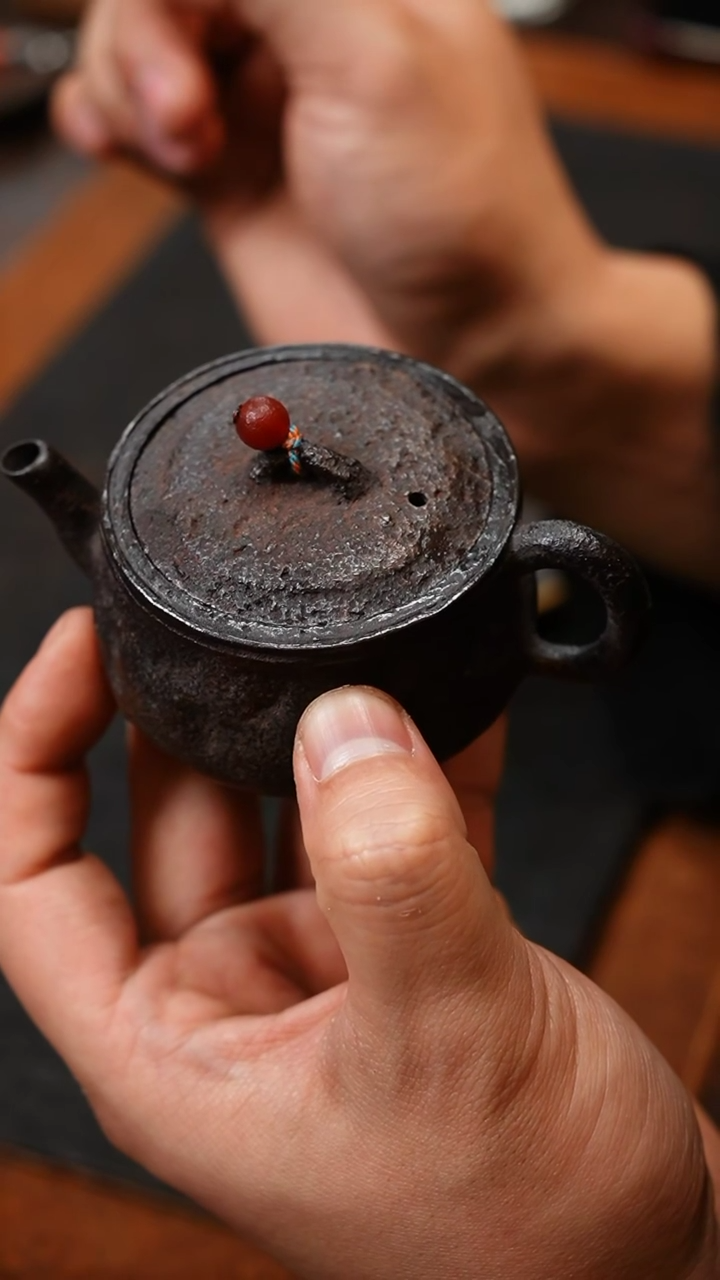 【闪购商品】浟庐紫砂手捏作品小品壶１００ｃｃ－153