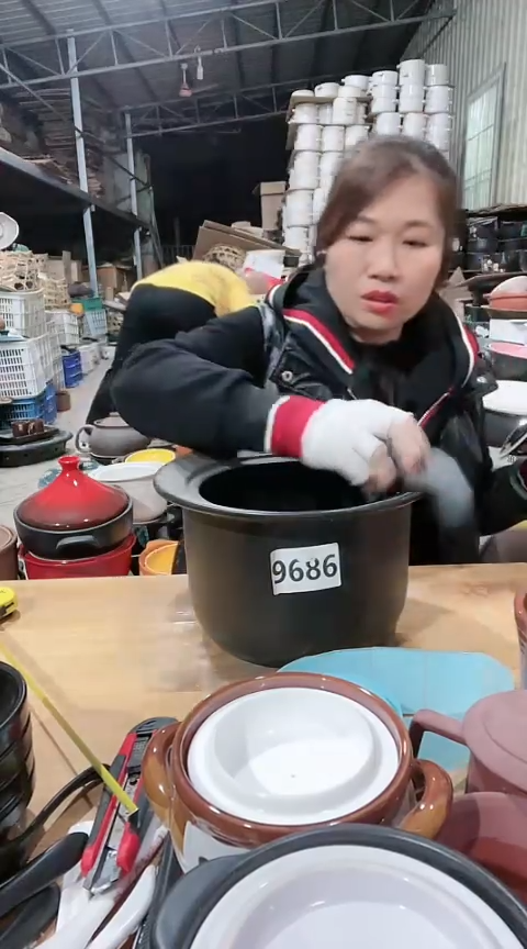 【闪购商品】9686瑕疵黑锅带盖，，