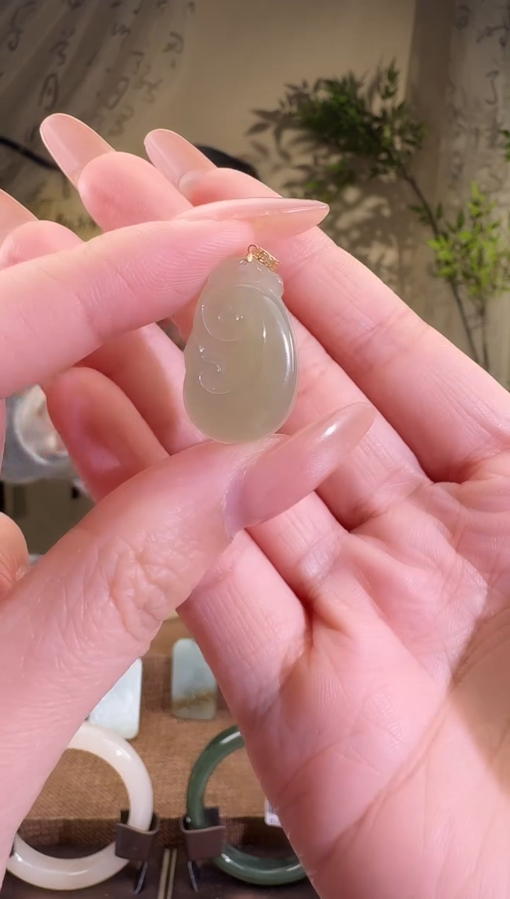 【闪购商品】和田玉颈饰18K金镶嵌如意