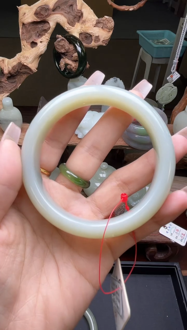 【闪购商品】和田玉手镯未镶嵌且末青白 63圈9006491