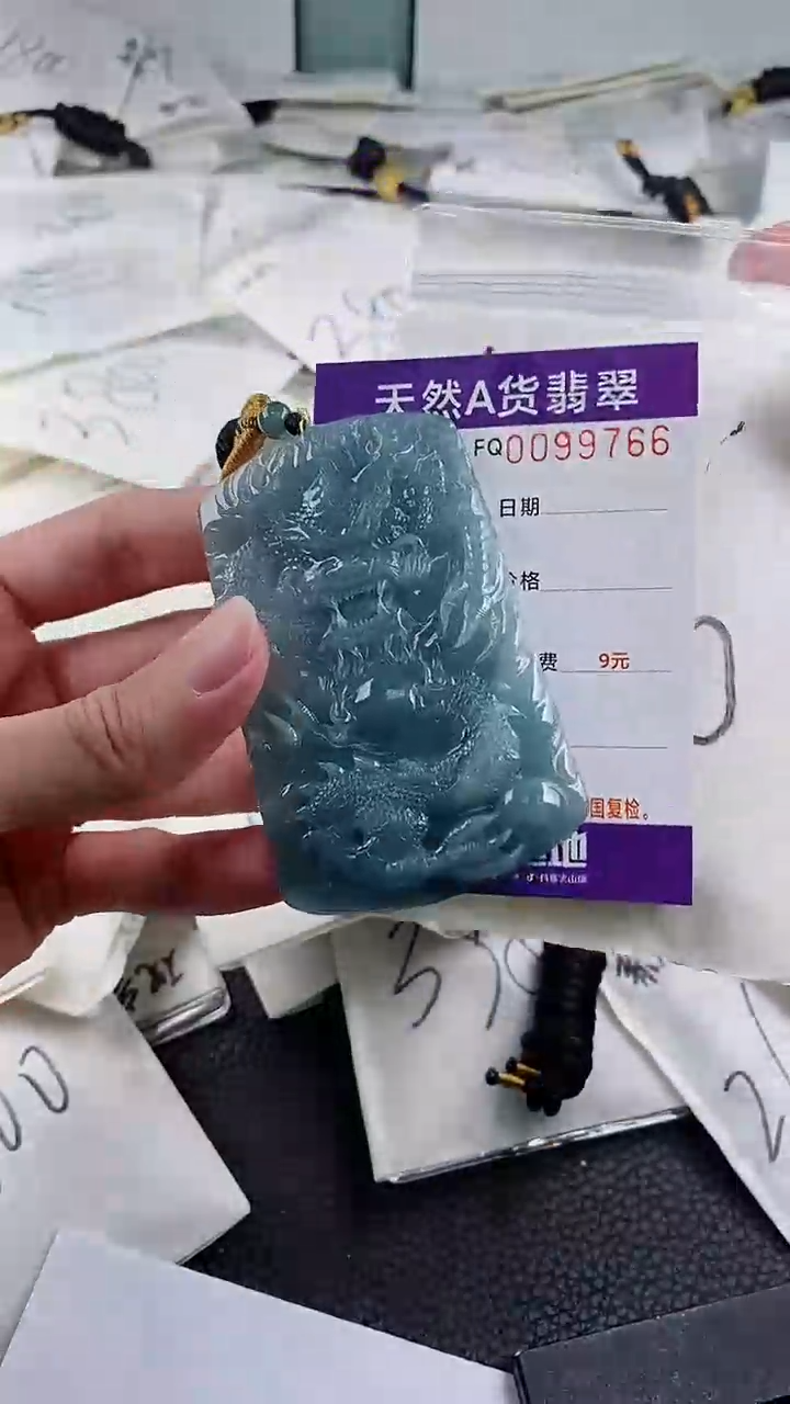 【闪购商品】翡翠颈饰未镶嵌             