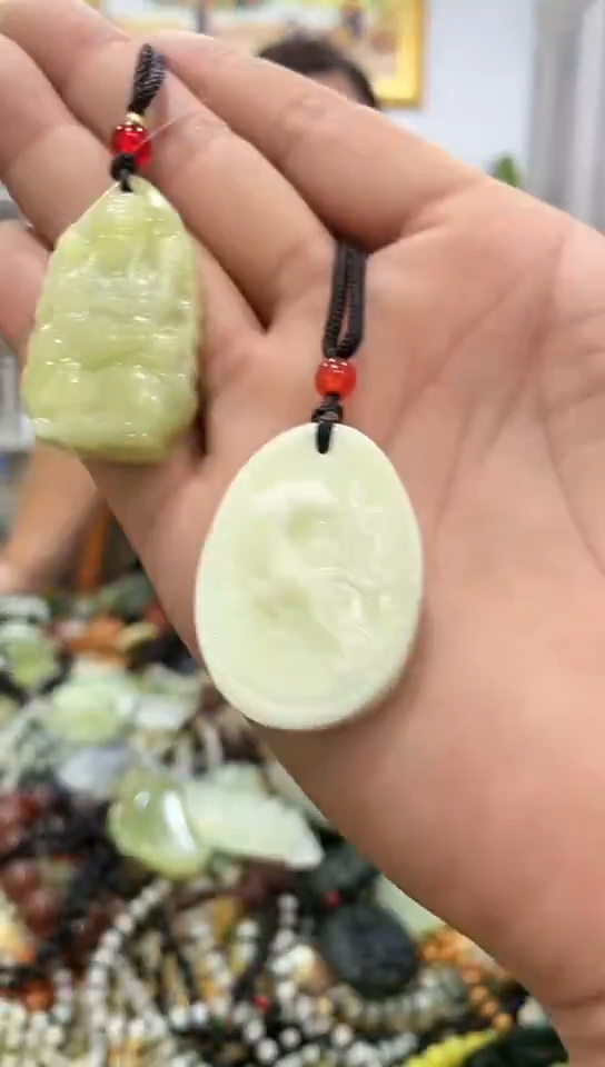 未镶嵌岫玉挂件 