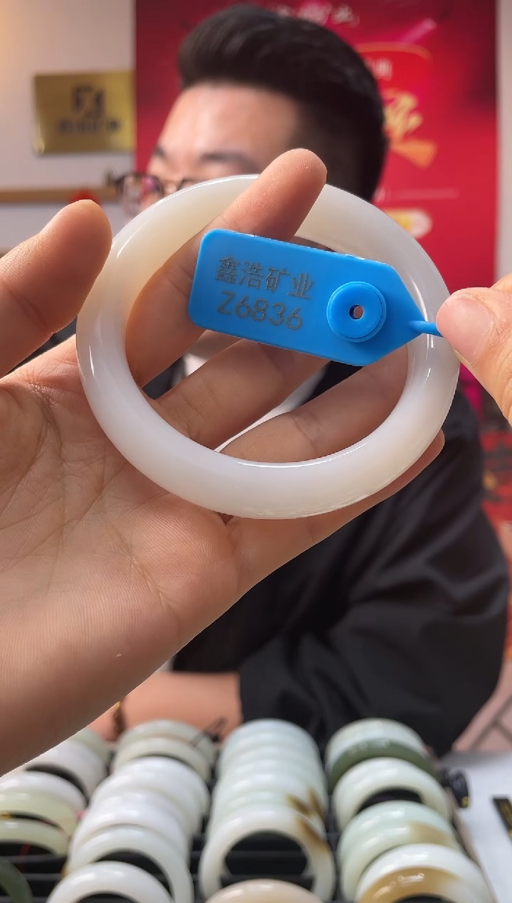 【闪购商品】和田玉手镯未镶嵌手镯Z6836圈口63