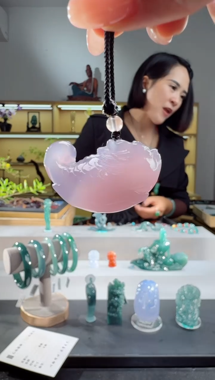 未镶嵌颈饰玛瑙/玉髓龙鱼