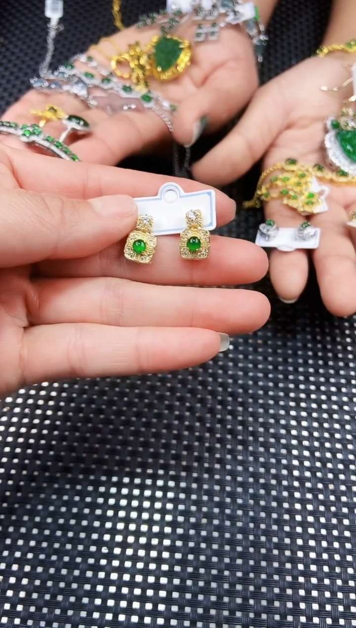 【闪购商品】翡翠耳饰未镶嵌11111111
