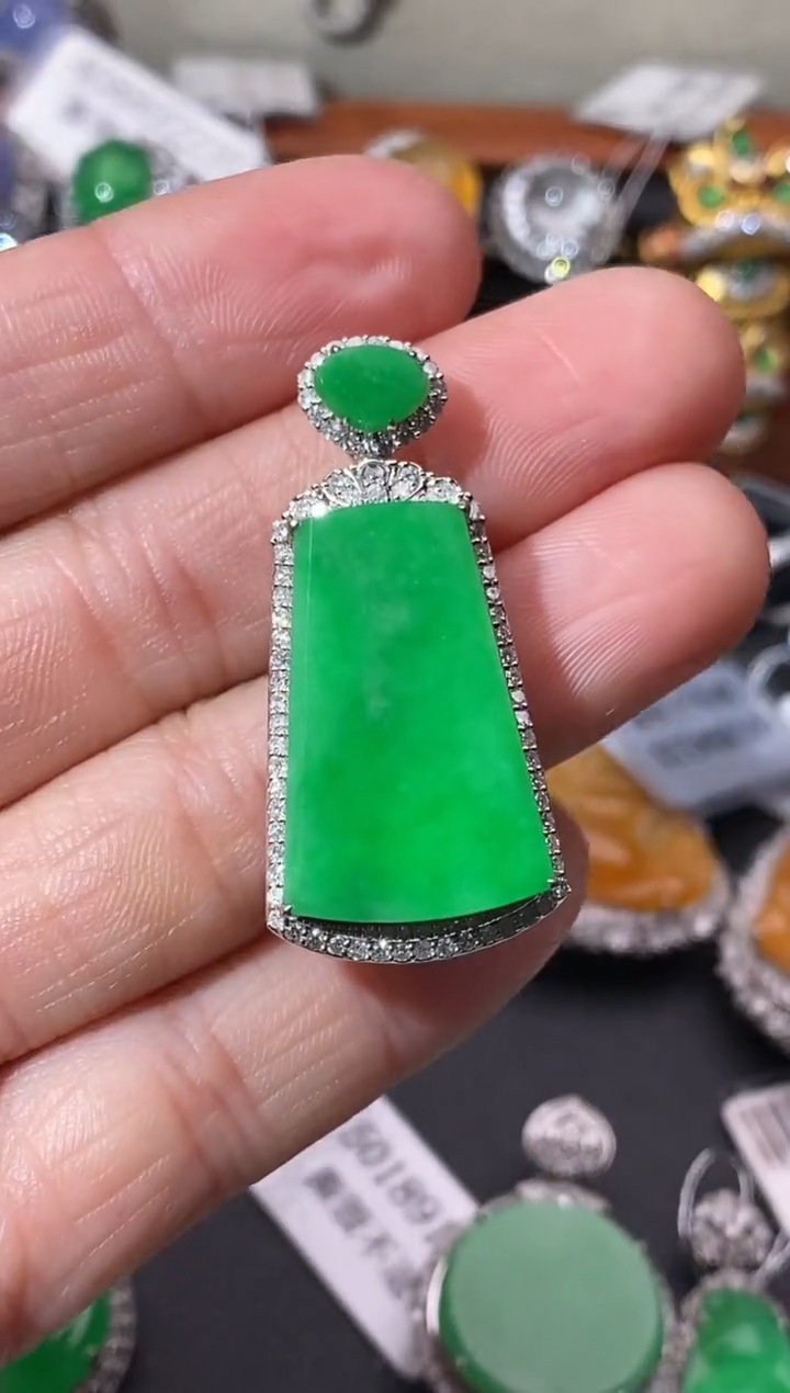 【闪购商品】翡翠颈饰18K金镶嵌吊坠