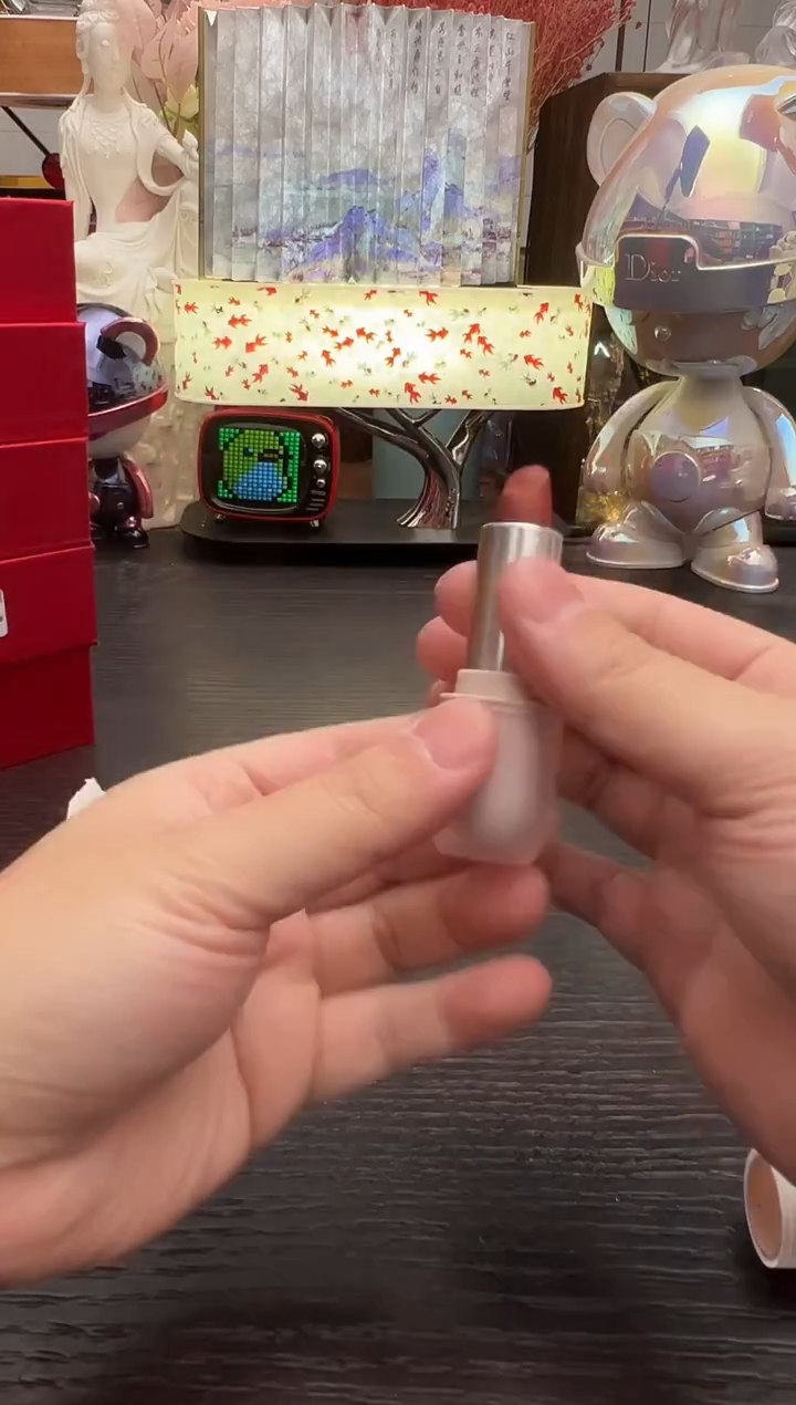 晚苏花吻丝绒口红晚苏花吻丝绒口红