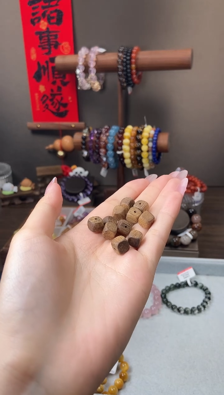 库克手串8.5m 沉 香 方糖单珠