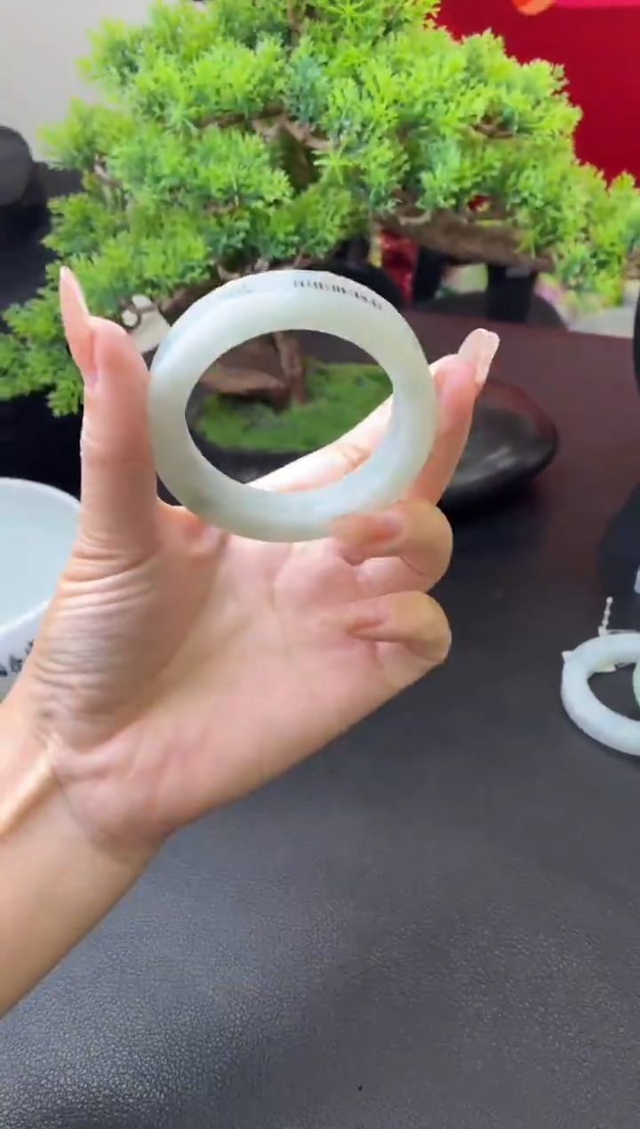 未镶嵌手镯定制翡翠大*子定制手镯