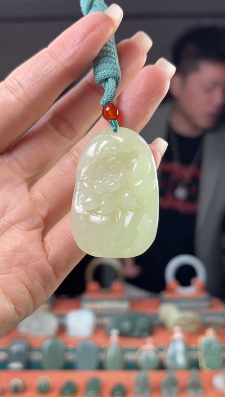 颈饰未镶嵌和田玉佩佩