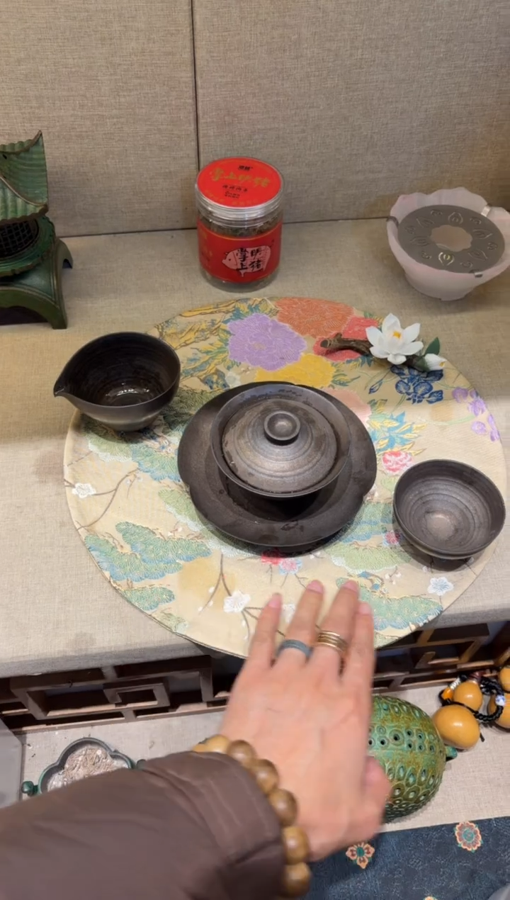 瓷片        @@铁锈釉盖碗四件套