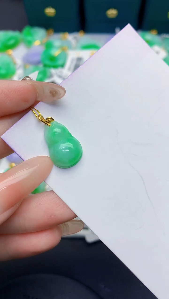 颈饰18K金镶嵌翡翠缅甸天然翡翠A货